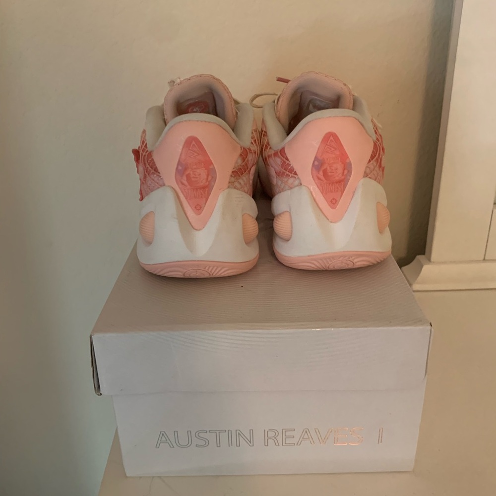 Stylish AR1 “Valentine” Rigorer Basketball Shoes(only worn 3 times) - Picture 4 of 5